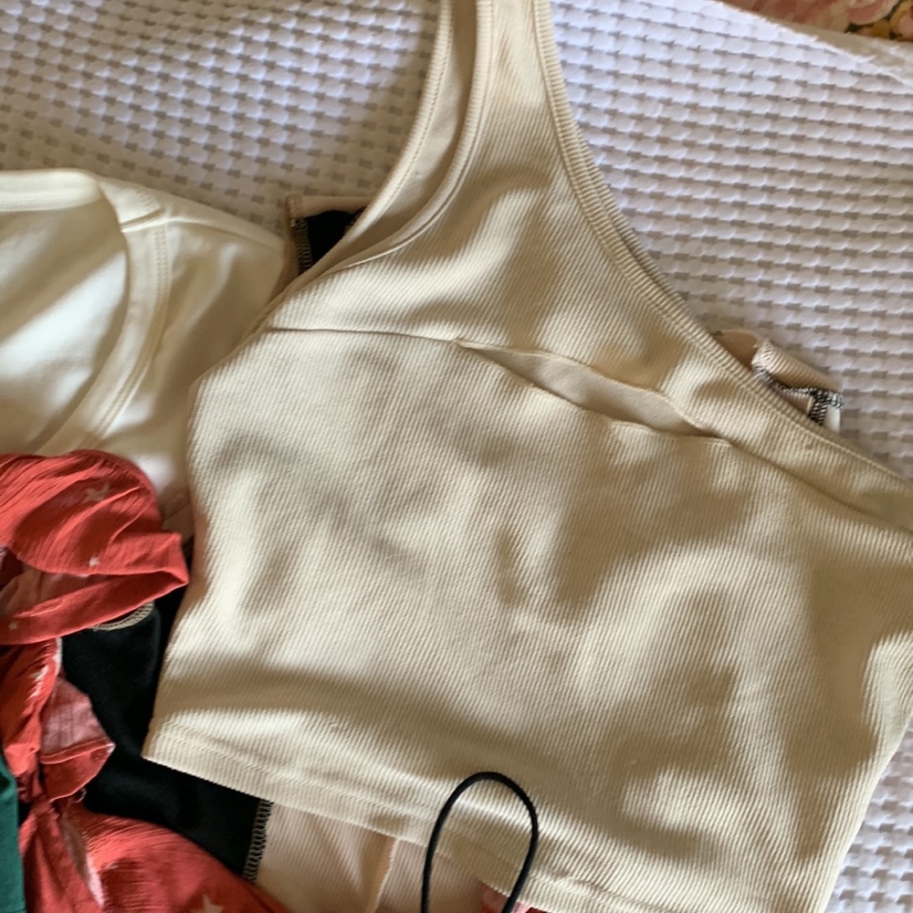 Bundle of summer cropped tops and tanks🌼 - Picture 2 of 14
